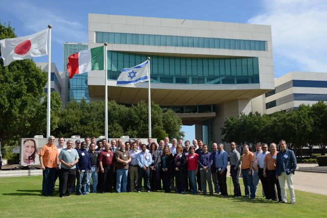 HP Exchange 2013 Academy participants in front of the Plano facility