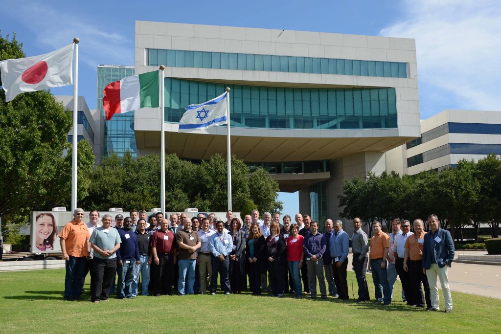 HP Exchange 2013 Academy participants in front of the Plano facility